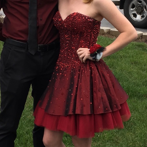 Dresses & Skirts - 🐝Host Pick🐝 Red Cocktail/Prom/Homecoming Dress